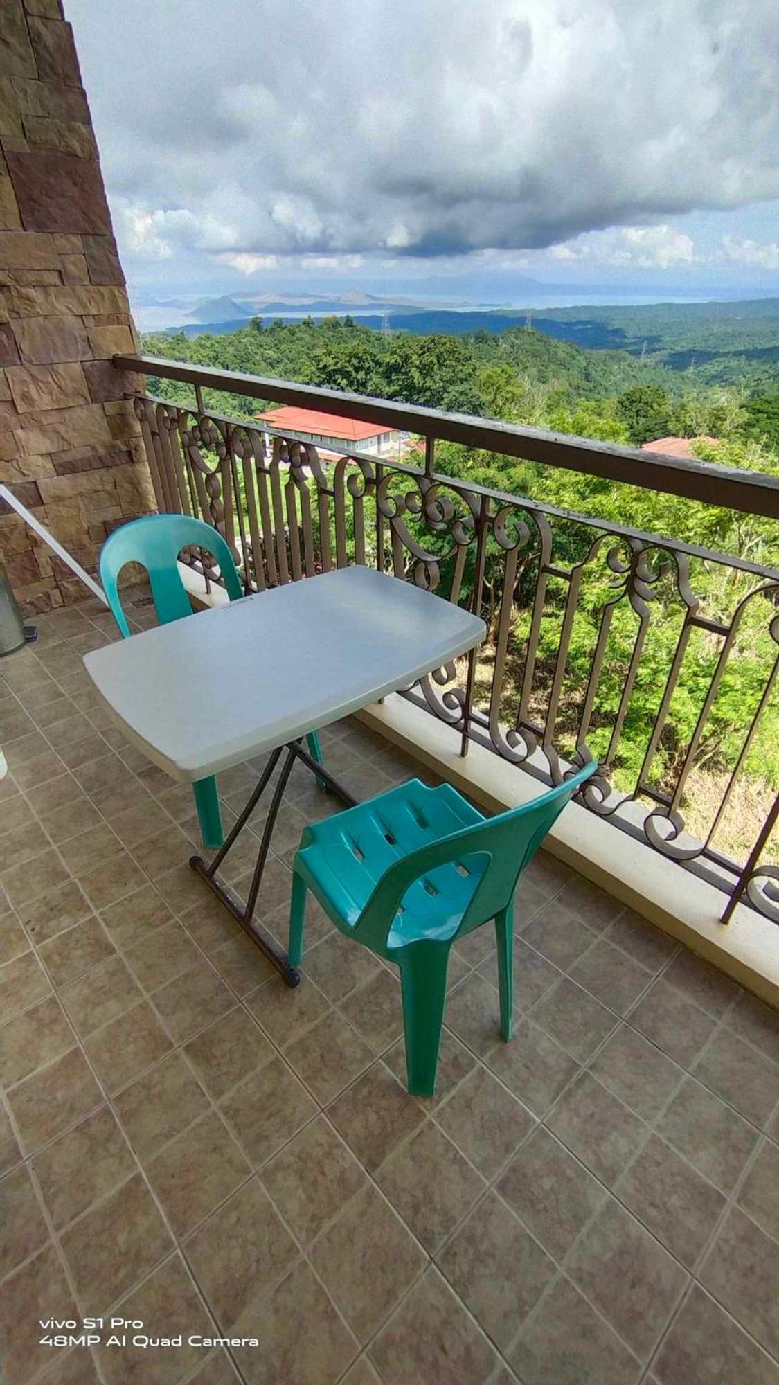Splendido Tagagtay Taal Lake Staycation Free Parking Netflix No Free Pool Tagaytay City Dış mekan fotoğraf