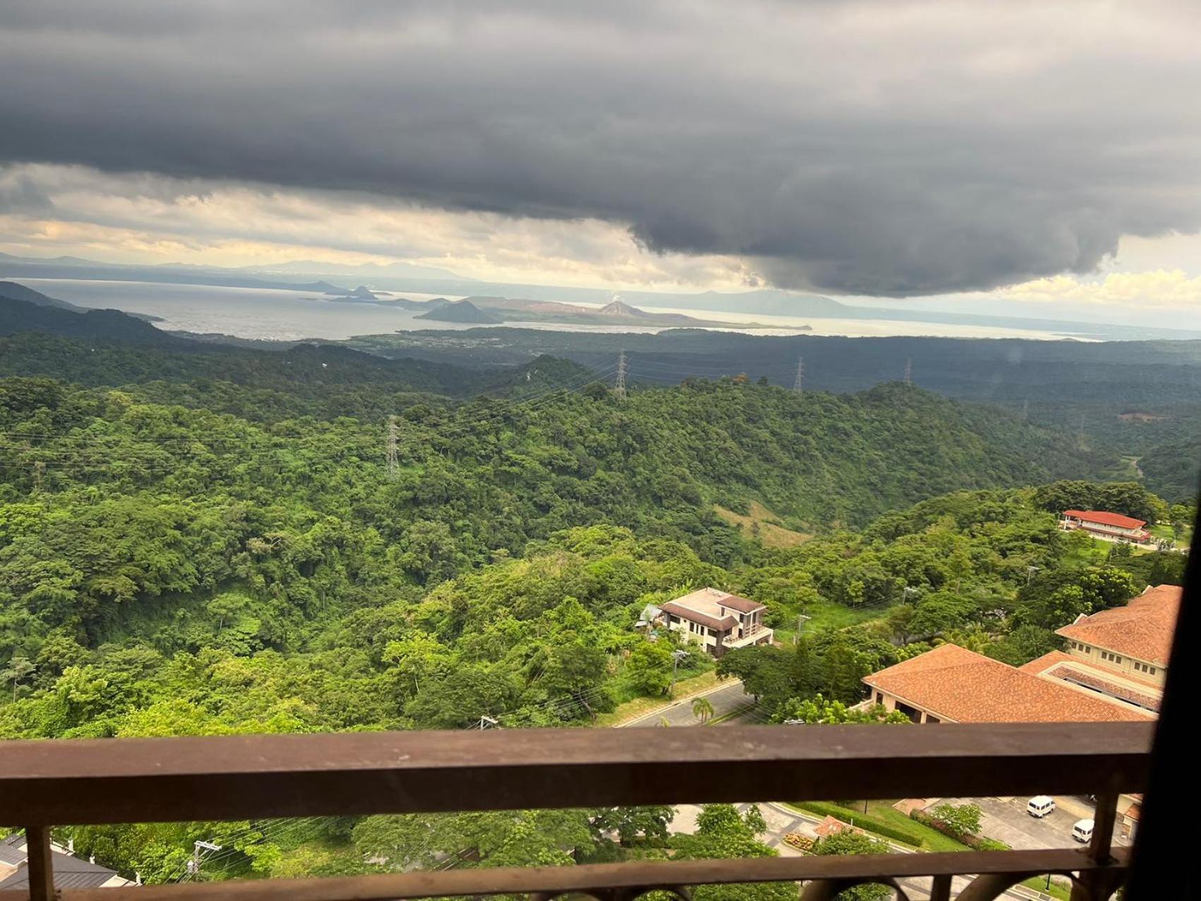 Splendido Tagagtay Taal Lake Staycation Free Parking Netflix No Free Pool Tagaytay City Dış mekan fotoğraf