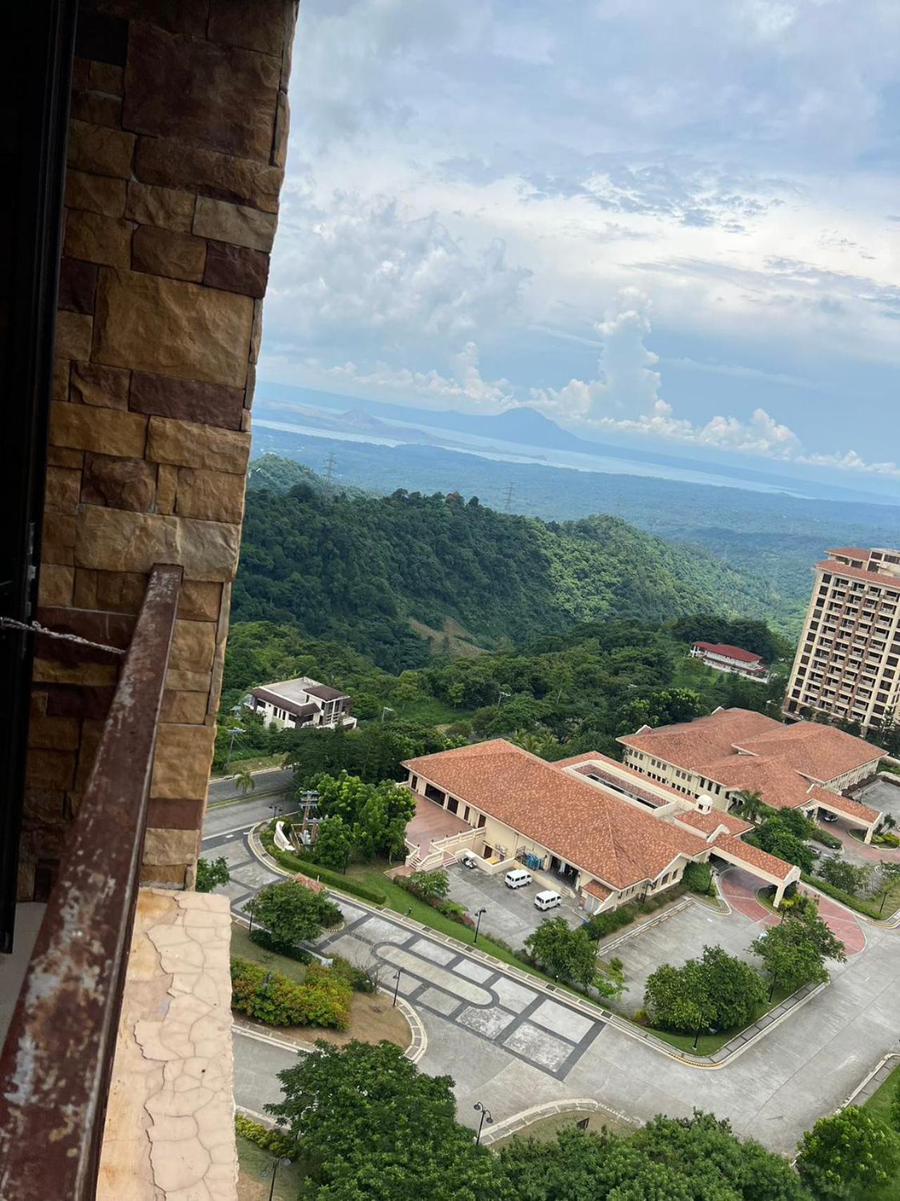 Splendido Tagagtay Taal Lake Staycation Free Parking Netflix No Free Pool Tagaytay City Dış mekan fotoğraf
