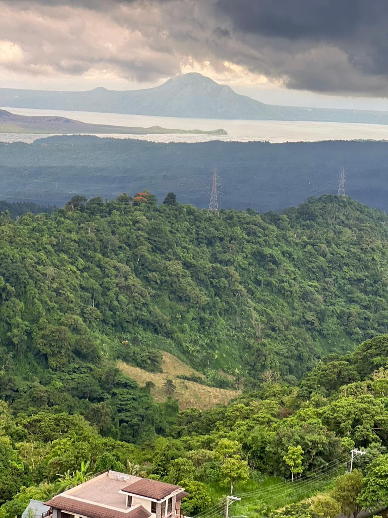 Splendido Tagagtay Taal Lake Staycation Free Parking Netflix No Free Pool Tagaytay City Dış mekan fotoğraf